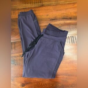Lululemon Joggers – Size 6